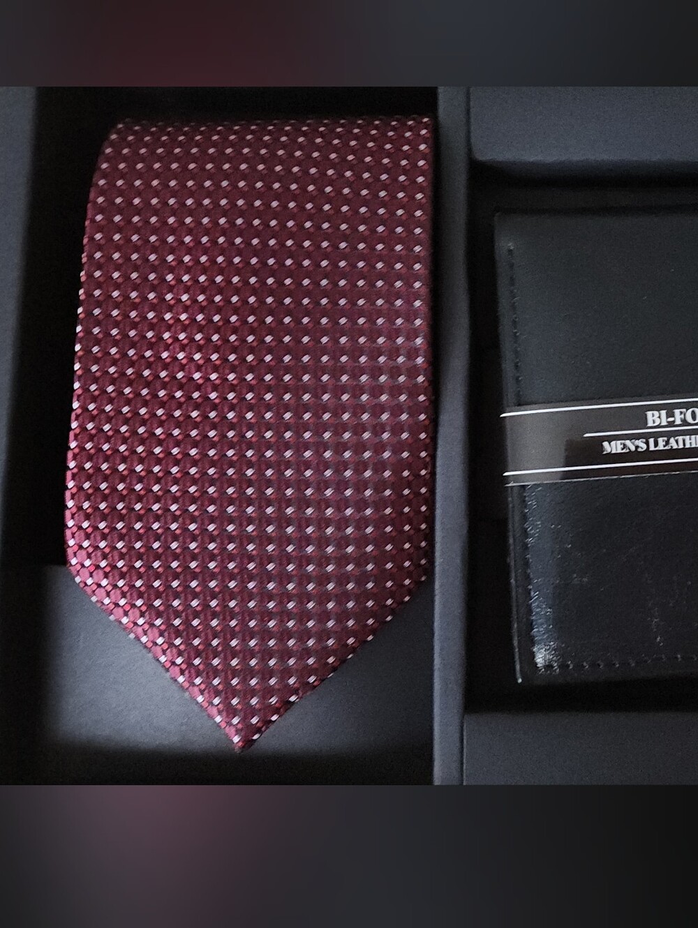 Men's Textured Burgundy Tie - Classic Dress Accessory